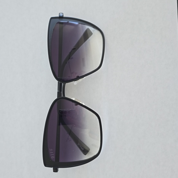 DIFF women's sunglasses. Black metal frame - Picture 1 of 5